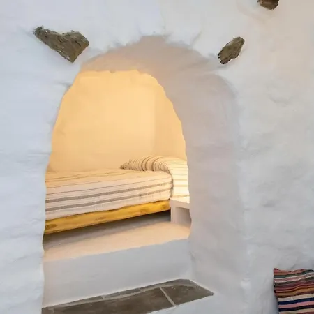 Triantaros Icon House *