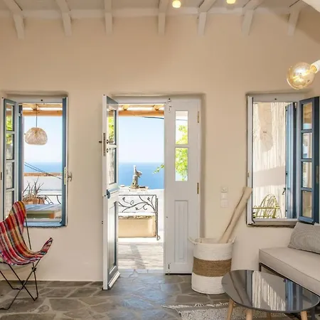 Holiday home Triantaros Icon House